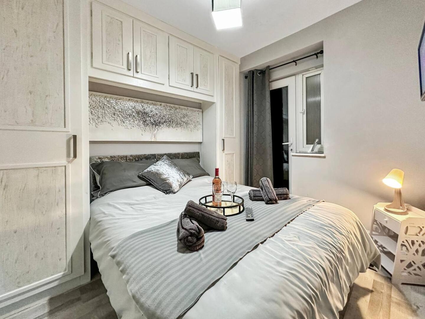 3 Bed In Tonypandy With Balcony View