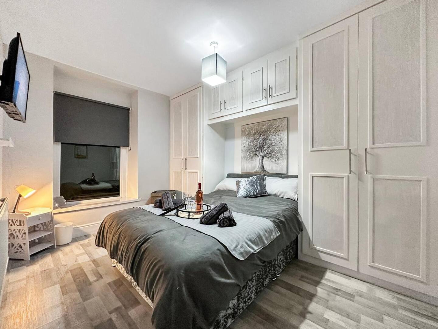 3 Bed In Tonypandy With Balcony View * Llwynypia