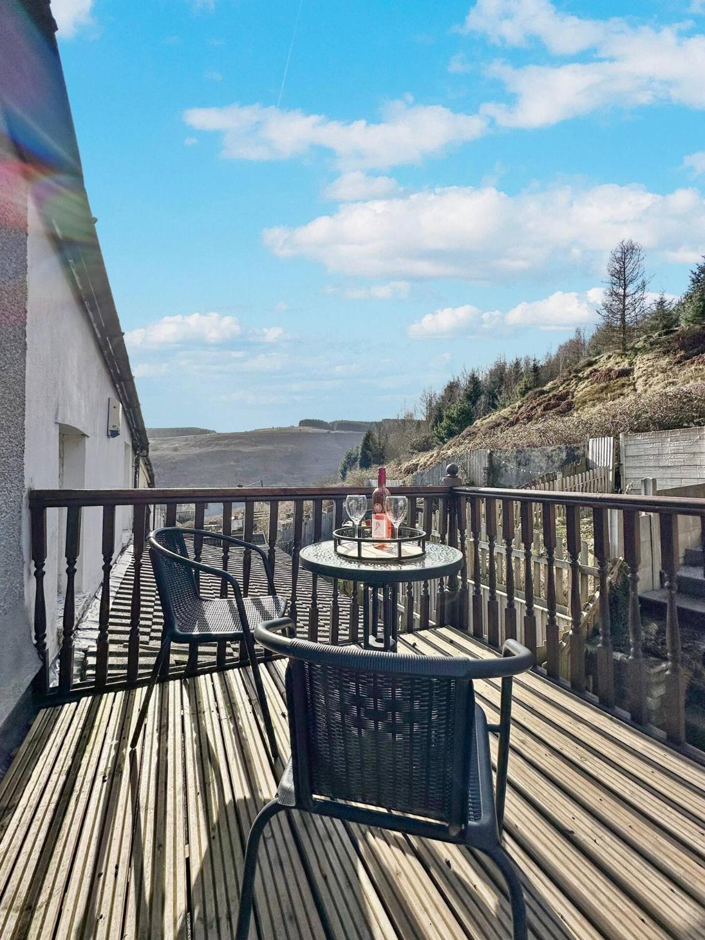 3 Bed In Tonypandy With Balcony View Holiday home
